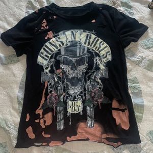 Black “Guns N’ Roses” Graphic Tee